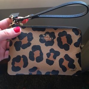 BRAND NEW 💕 Coach wristlet